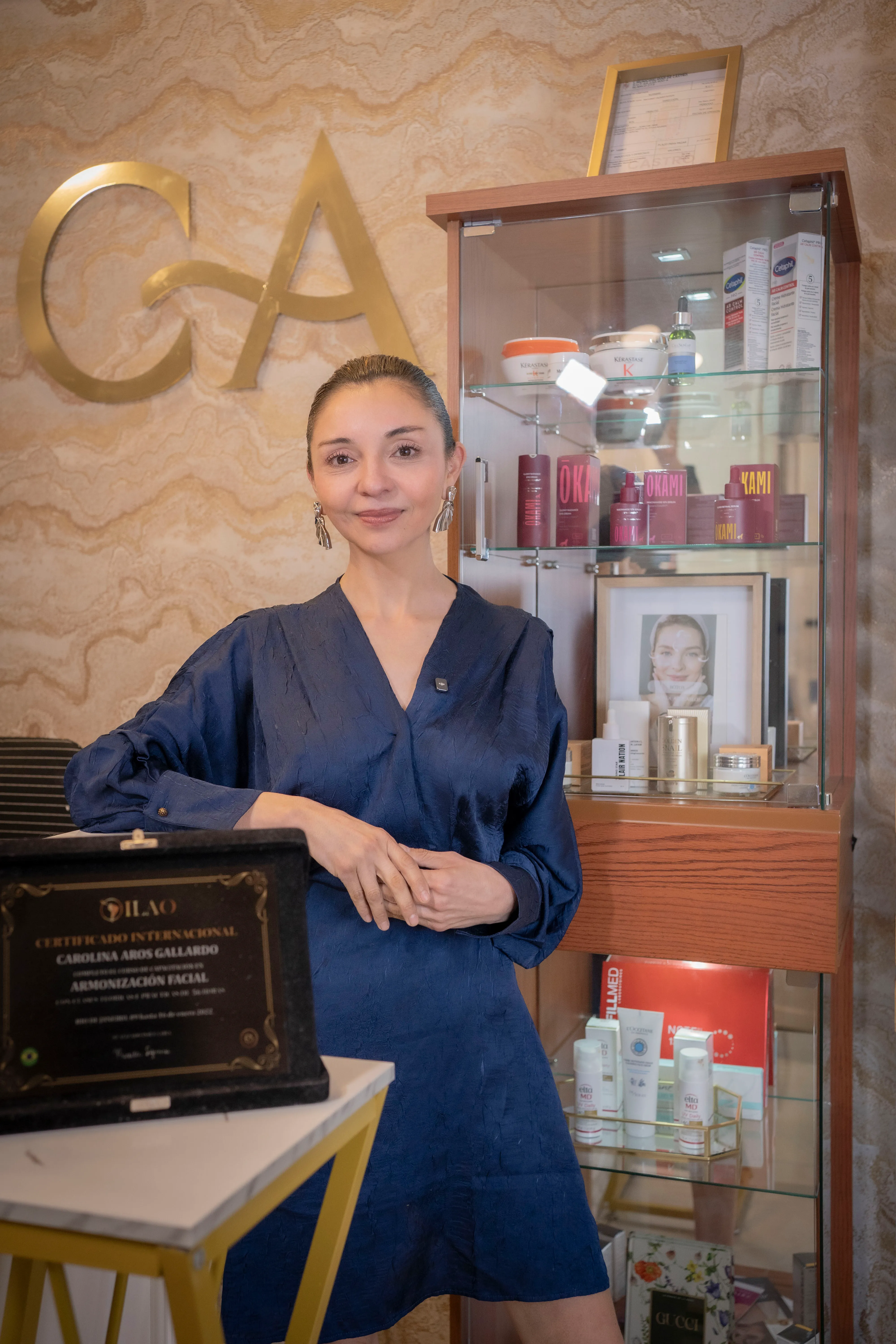 Carolina Aros en su clínica
